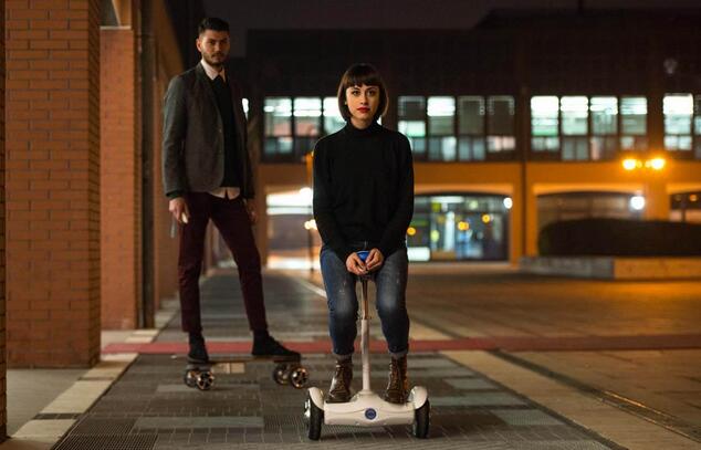  Es hora para Papá Noel a seguir la tendencia y elegir Airwheel inteligente scooter auto-equilibrio para enviar regalos.